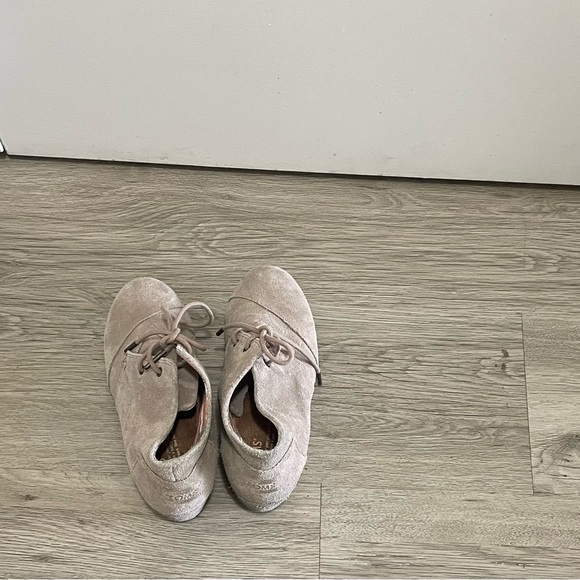 Tom’s leather wedge booties - Picture 5 of 6